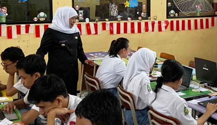 Khofifah Minta Disdik Jatim Pastikan TKA Bebas Gangguan Listrik dan Internet, 438 Ribu Siswa Ikuti Ujian