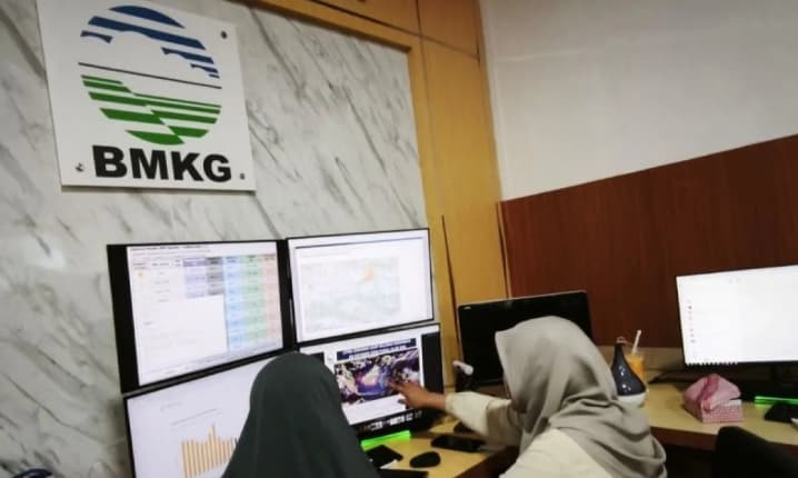 BMKG Prakirakan Hujan Guyur Mayoritas Kota Besar Indonesia Senin 26 Oktober 2026, Pontianak dan Banjarmasin Waspada Petir