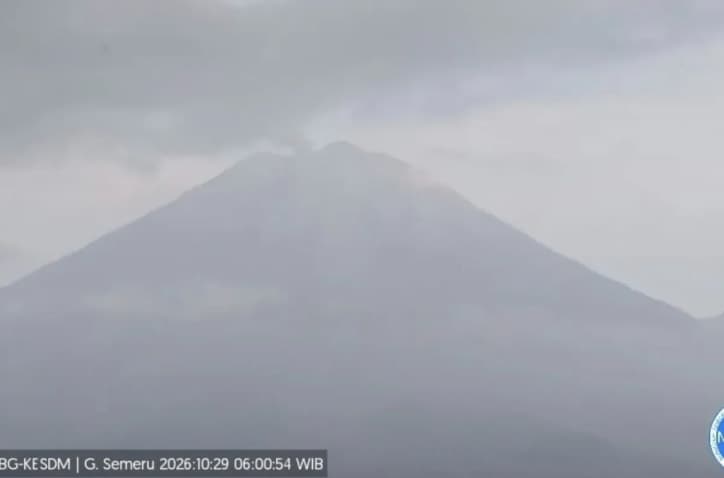 Gunung Semeru Alami 29 Gempa Letusan dalam Enam Jam, PVMBG Tetapkan Status Siaga dan Larang Aktivitas hingga 13 Kilometer