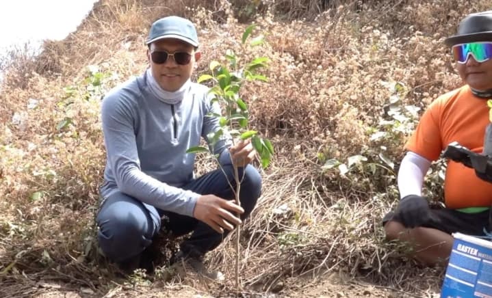 Bappenas Tanam 10 Pohon Beringin di Gunung Rinjani untuk Lindungi Mata Air dan Dorong Ekowisata Berkelanjutan