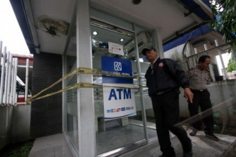Polisi Tangkap 2 Pembobol Mesin ATM di Kota Tua Jakbar