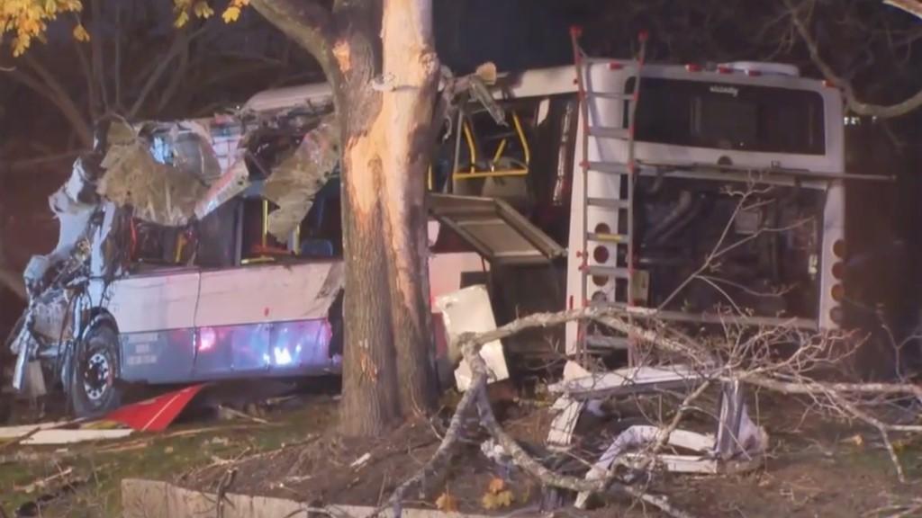 26 Penumpang Terluka Usai Terlibat Kecelakaan Bus di Massachusetts