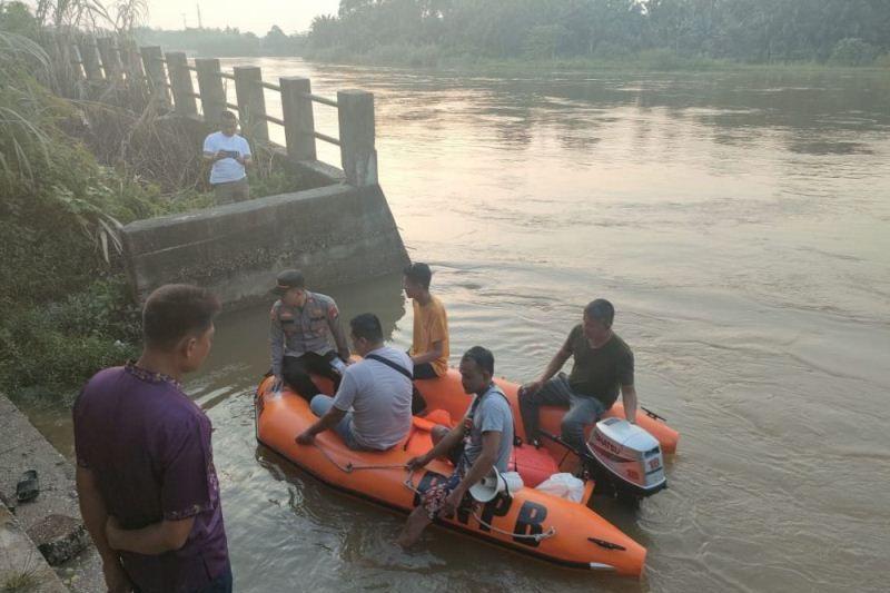 Bocah 4 Tahun Tenggelam di Sungai Kampar, Tim SAR Lakukan Penyisiran