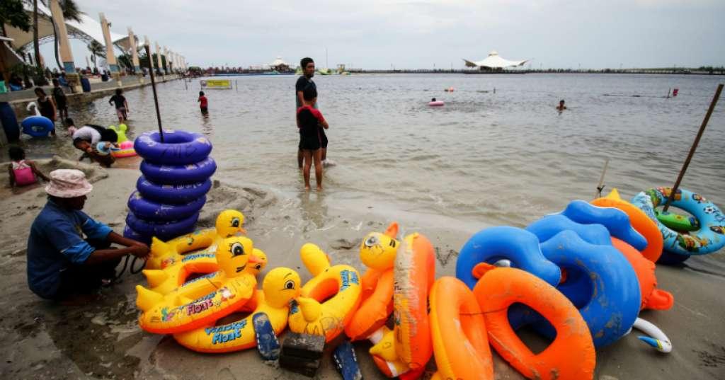 BNPB Tegaskan Liburan di Pantai Tetap Aman