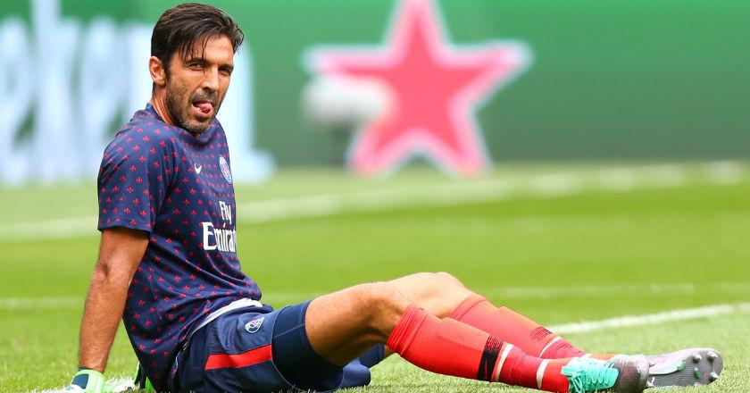 Buffon Bantah Gabung PSG Demi Uang