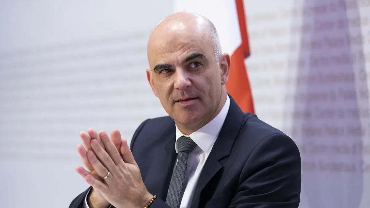 Presiden Swiss Berjanji Atasi Kesulitan akibat Perang Ukraina
