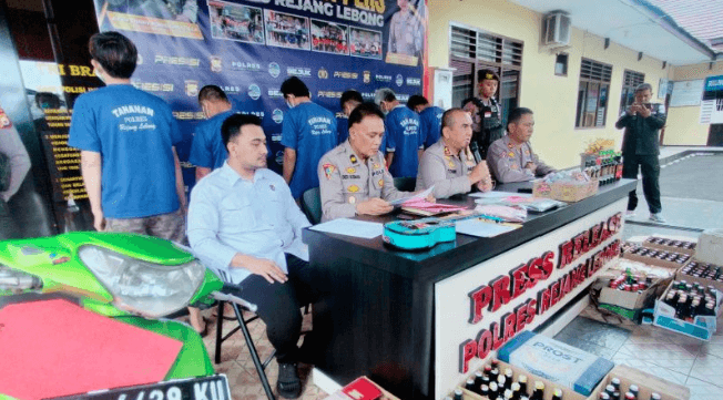 Ratusan Botol Miras di Rejang Lebong Disita Polisi