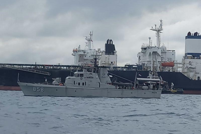 Kapal Tanker MT Young Yong Angkut 284.429 Ton Minyak Tenggelam di Batam Dievakuasi