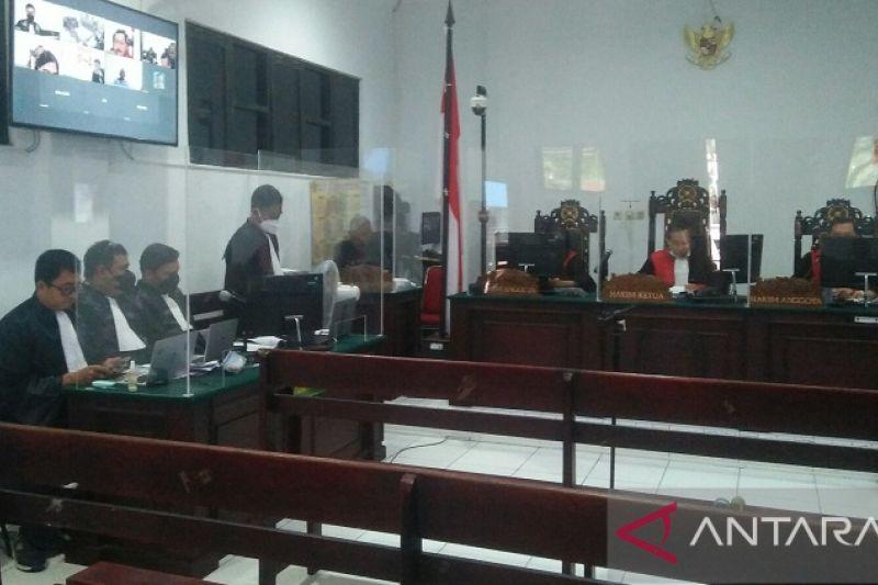 Hakim Tipikor Jatuhkan Vonis Eks Bupati Buru Selatan 6 Tahun Penjara