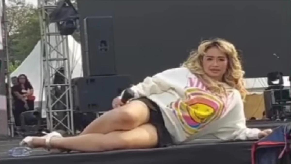 Viral Pinkan Mambo Joget Jungkir Balik, Netizen: Sekalian Bawa Kasur sama Bantal Mbak
