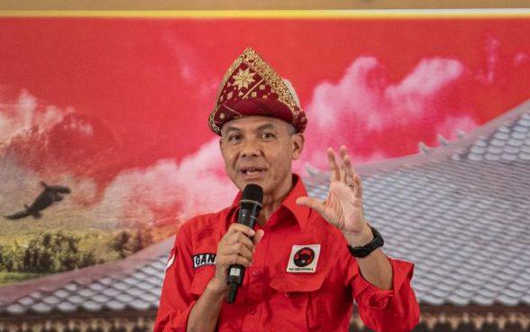 Ganjar Sebut Komunikasi dengan Airlangga Belum Bahas cawapres