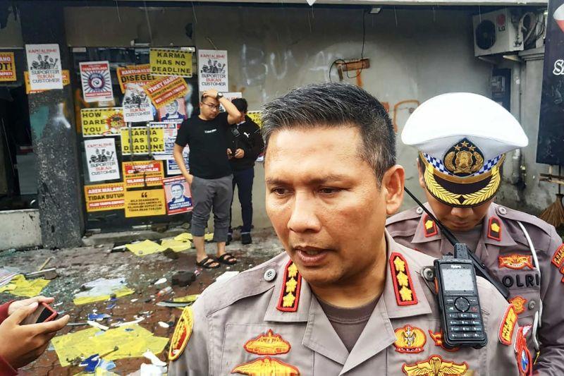 Ricuh! Tiga orang Terluka saat Aksi Unjuk Rasa Aremania