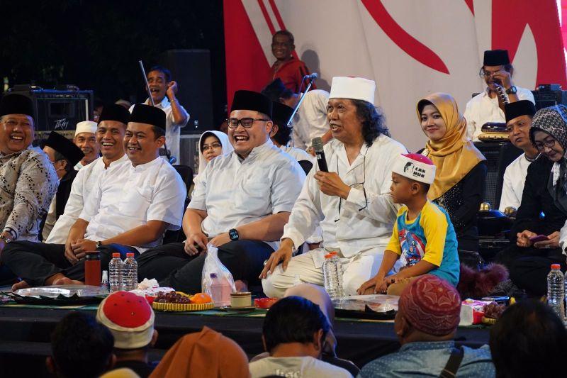 Refleksi HUT RI oleh Cak Nun, Bicara Indonesia Ibarat Evolusi Kelapa