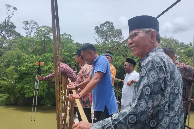 Seekor Gajah Liar Sebrangi Sungai dan Masuk ke Pemukiman Warga di Lamno Aceh