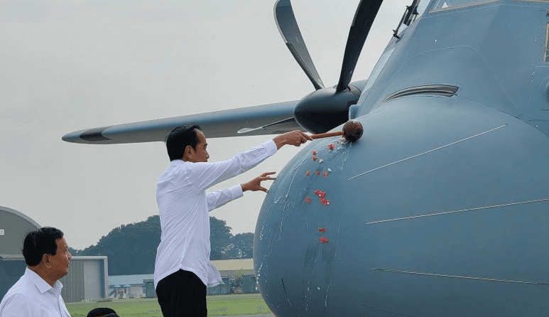 Jokowi Tinjau Pesawat Baru TNI AU C-130J-30 Super Hercules A-1339