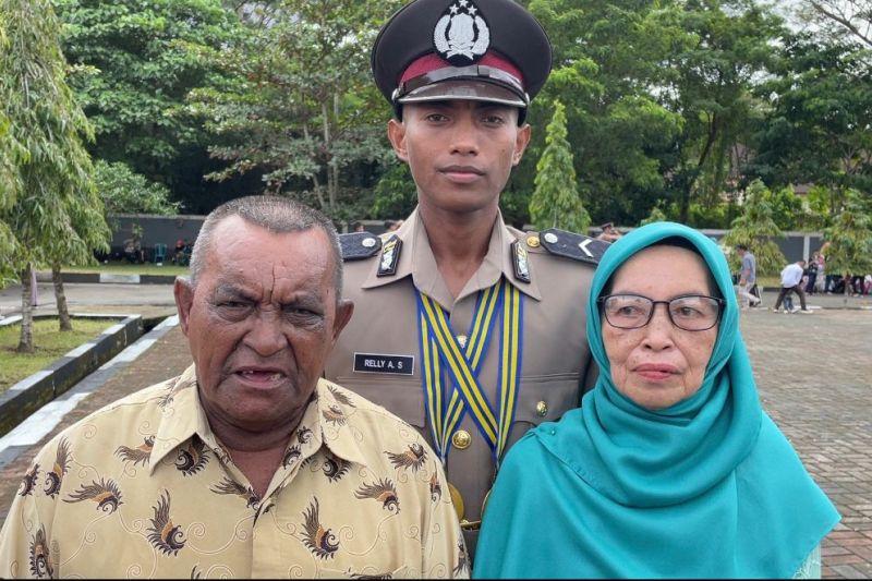 Anak Buruh Lepas Pelabuhan jadi Lulusan Terbaik Bintara di SPN Maluku