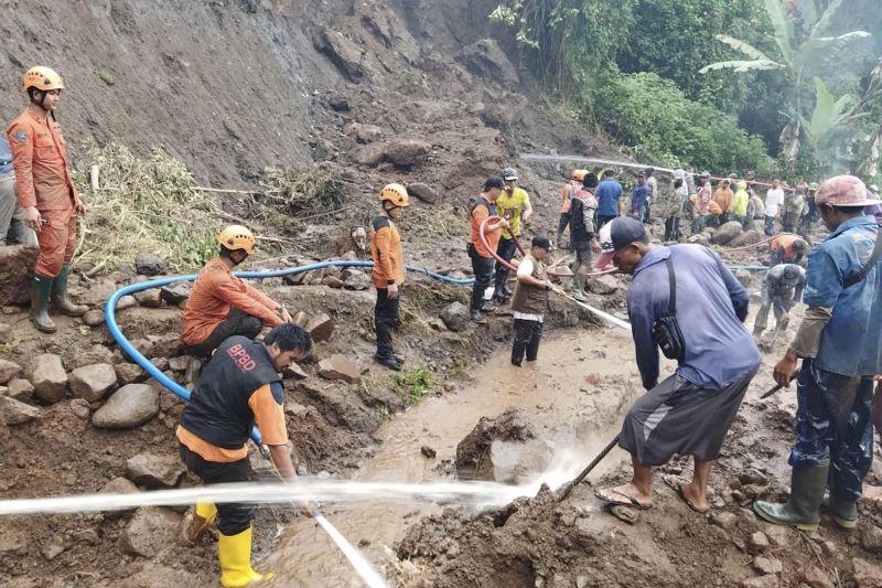Korban Hilang Tertimbun Longsor di Malang Ditemukan Meninggal Dunia