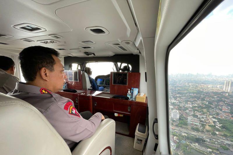 Kapolri Jenderal Listyo Sigit Prabowo Pantau Arus Mudik 2023 dengan Helikopter