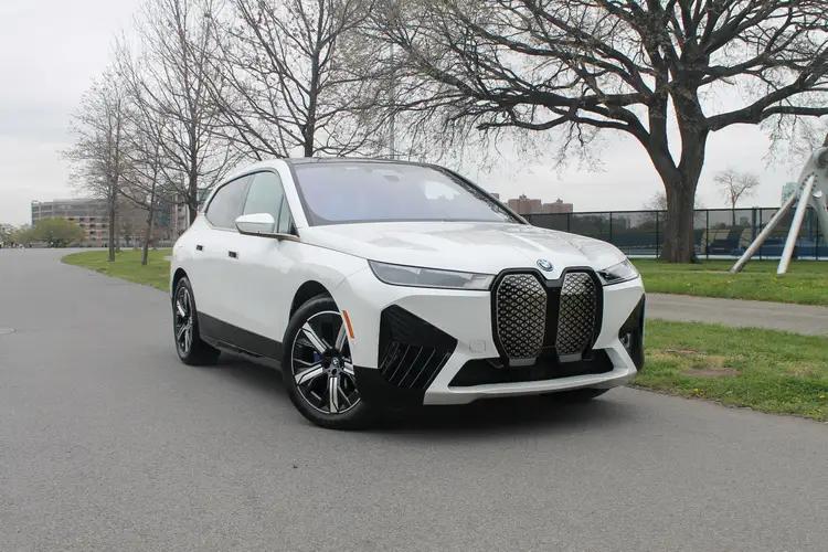 Kena Recall karena Akselerasi, Design BMW iX Listrik Kurang Perfect?