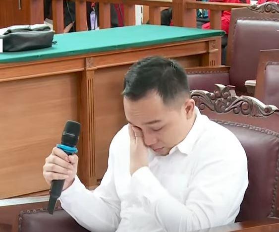 Ricky Rizal Berderai Air Mata Bacakan Pleidoi pada Kasus Pembunuhan Yosua