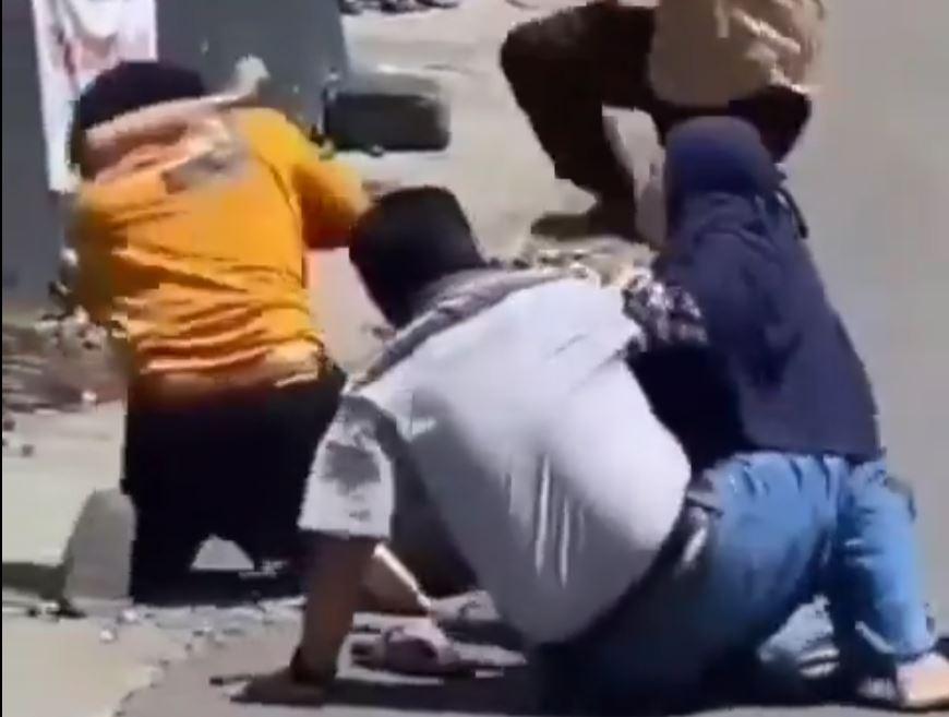 Viral Warga Baku Hantam di Pelayang Raya, Diduga gegara Serobot Antrean SPBU