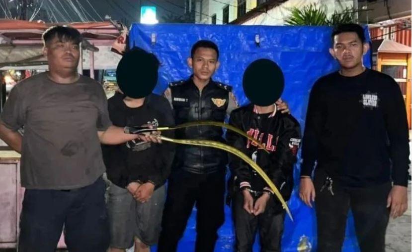 Geger! 2 Pemuda Jual Beli Sajam Gangster di Tangerang