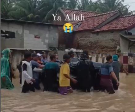 3 Remaja di Tangerang Tewas Kesetrum Listrik saat Banjir