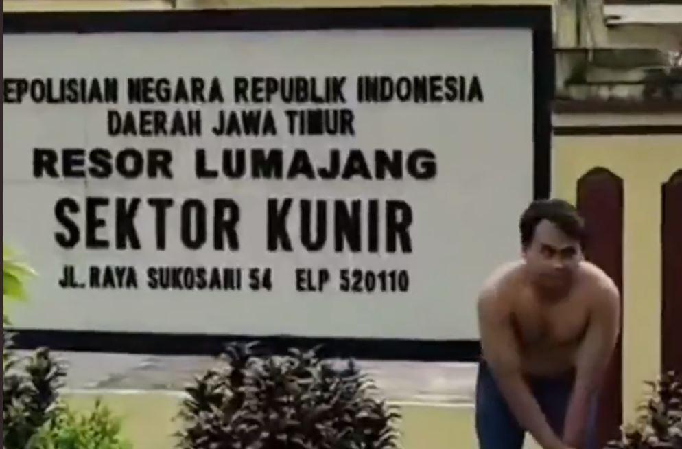 Asik Joget 'Asmaralibrasi' Sambil Telanjang di Depan Polres Lumajang, Pria Ini Diciduk Polisi