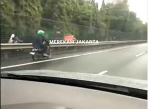 Viral Pemotor Santai Melintas di Jalan Tol Jakarta-Tangerang