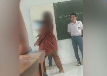 Viral Guru Tampar Murid yang 'Kegep' Merokok di Kelas
