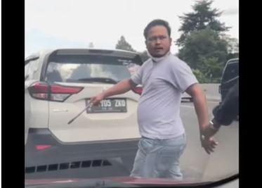 Lebih ‘Jago’ Dari Debt Kolektor Clara Shinta, Supir Ugal-Ugalan Berkunci Roda Coba Getok Anggota Polri