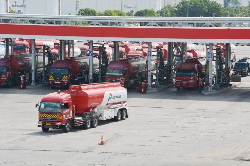 DPR Curhat Susah Dapat Sedekah Sarung Pertamina Gegara Erick Thohir