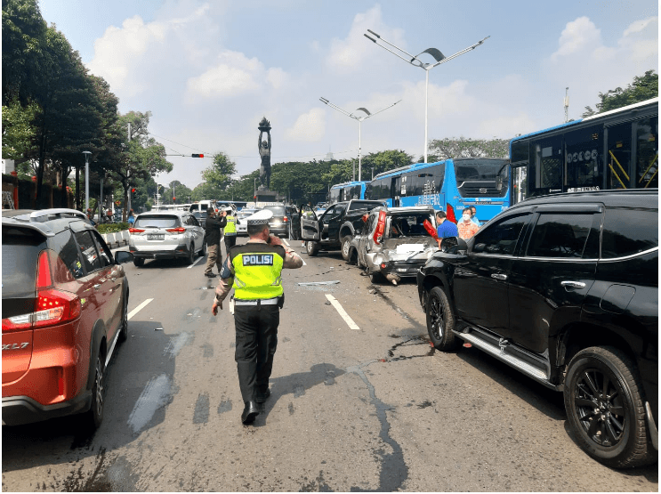 Ini Penyebab dan Kronologi Kecelakaan Beruntun di Bundaran Senayan Jaksel