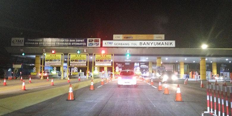 Kemacetan Parah Terjadi di Tol Banyumanik, Banyak Mobil Mogok