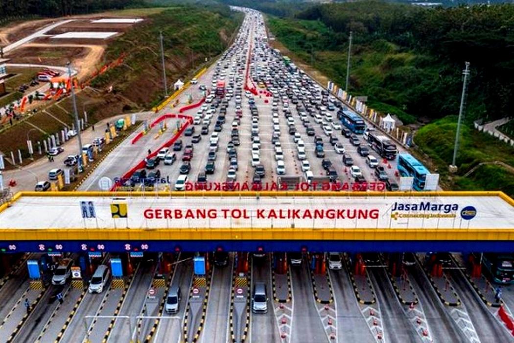 Puncak Arus Mudik, Kendaraan Melintas di Tol Kalikangkung Naik Tiga Kali Lipat