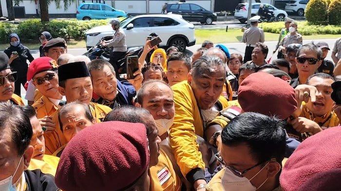 Pendaftaran Bacaleg Partai Hanura di Kantor KPU RI Diwarnai Kericuhan!