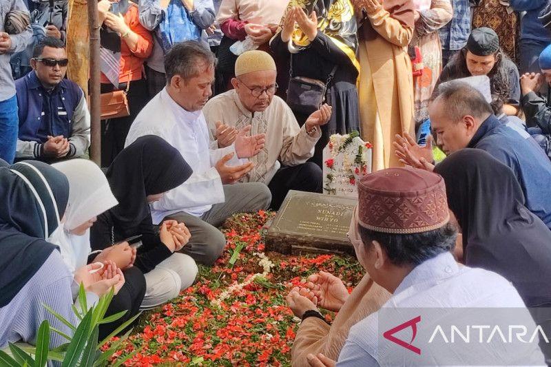 Jenazah Korban Pembunuhan hingga Dicor Semen Dimakamkan di TPU Pondok Kopi