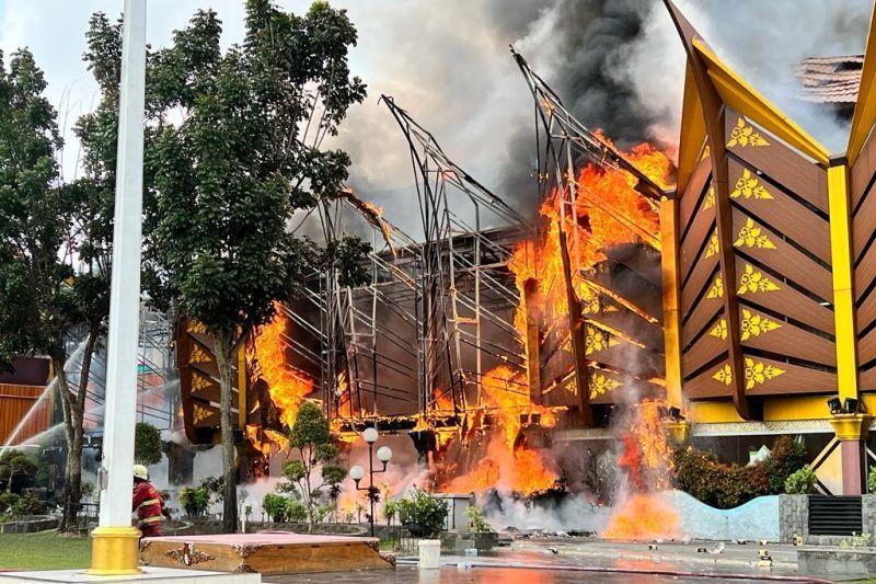 Mal Pelayanan Publik Pekanbaru Hangus Terbakar