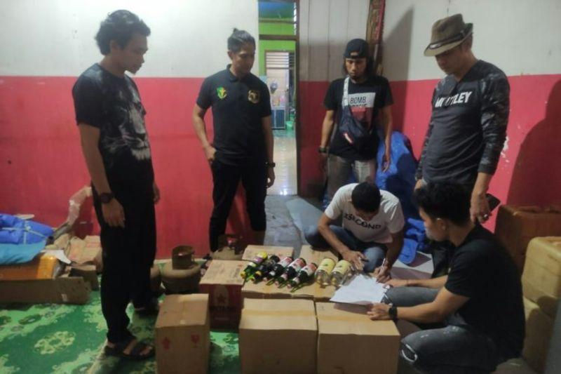108 Botol Miras Ilegal di Lemo Sultra Disita Polisi