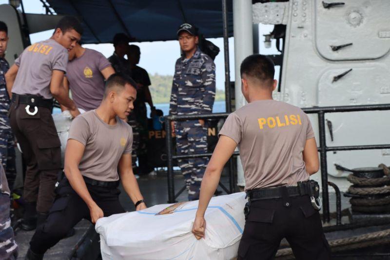 Kapolri dan Ketum Bhayangkari Beri Bantuan Kemanusiaan untuk Korban Bencana Longsor Natuna