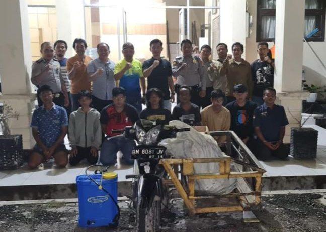 Komplotan Pencuri Bangku Fasilitas Wisata di Turap Singapura Ditangkap!