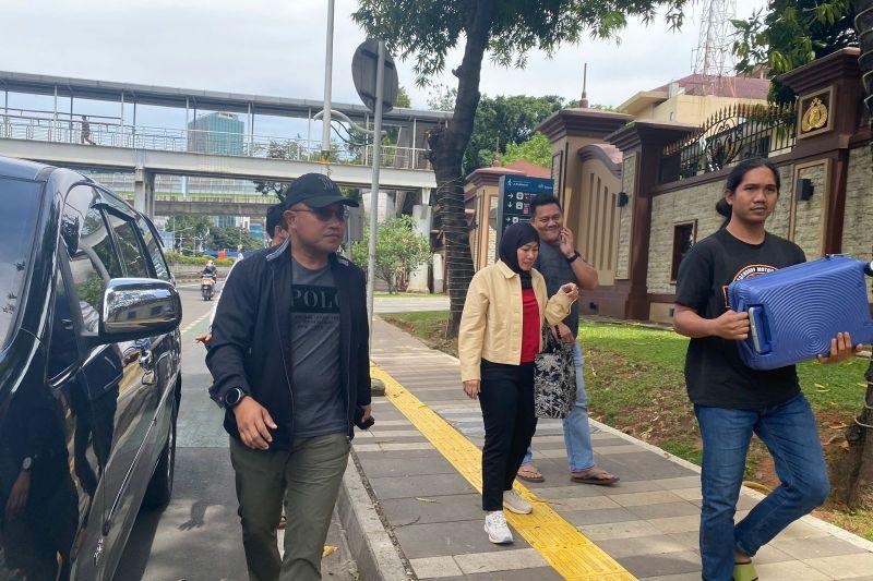 Polda Kaltara Tangkap 13 Orang di Tambang Emas ilegal, 3 Excavator Disita