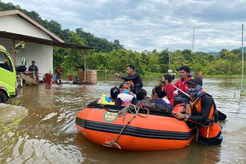 Puluhan Keluarga di Morowali Utara Mengungsi Akibat Banjir