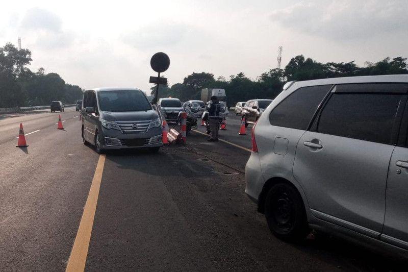 Petugas Terapkan Contraflow dari KM 55 hinga KM 61 Tol Jakarta-Cikampek