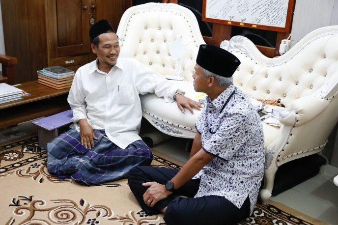 Nyantri ke Gus Baha, Ganjar Pranowo Belajar Kelola Berbagai Permasalahan