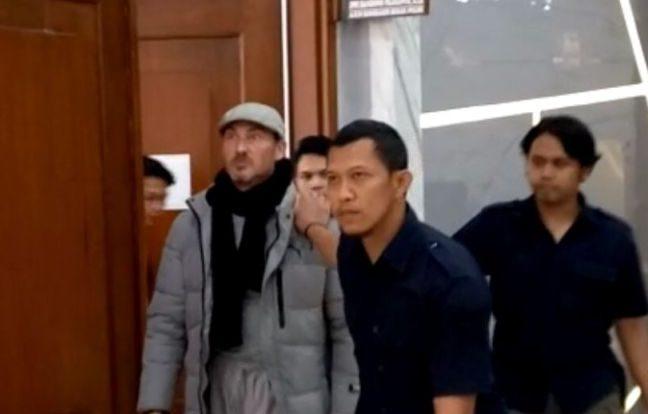 Bule Australia Ludahi Imam Masjid di Bandung Dideportasi