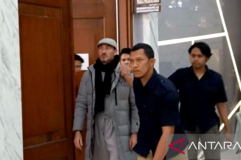 Kasus Bule Australia Ludahi Imam Masjid di Bandung Resmi Dihentikan