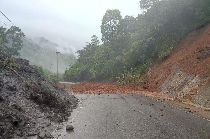 Akses Jalan Provinsi di Malalak Agam Putus Total karena Longsor