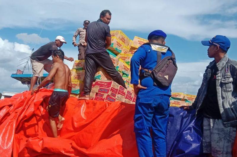 Ditpolairud Kalbar Evakuasi Kapal Sembako Tenggelam di Perairan Padu Empat