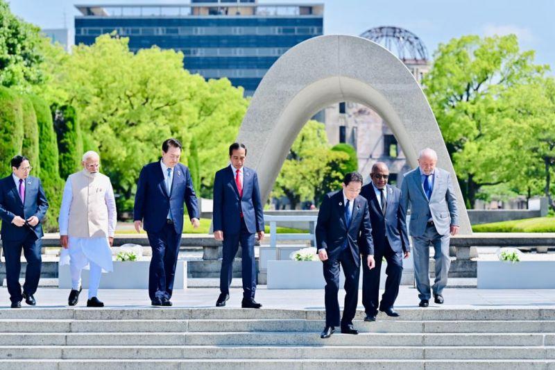 Jokowi dan Iriana Kunjungi Hiroshima Peace Memorial Park